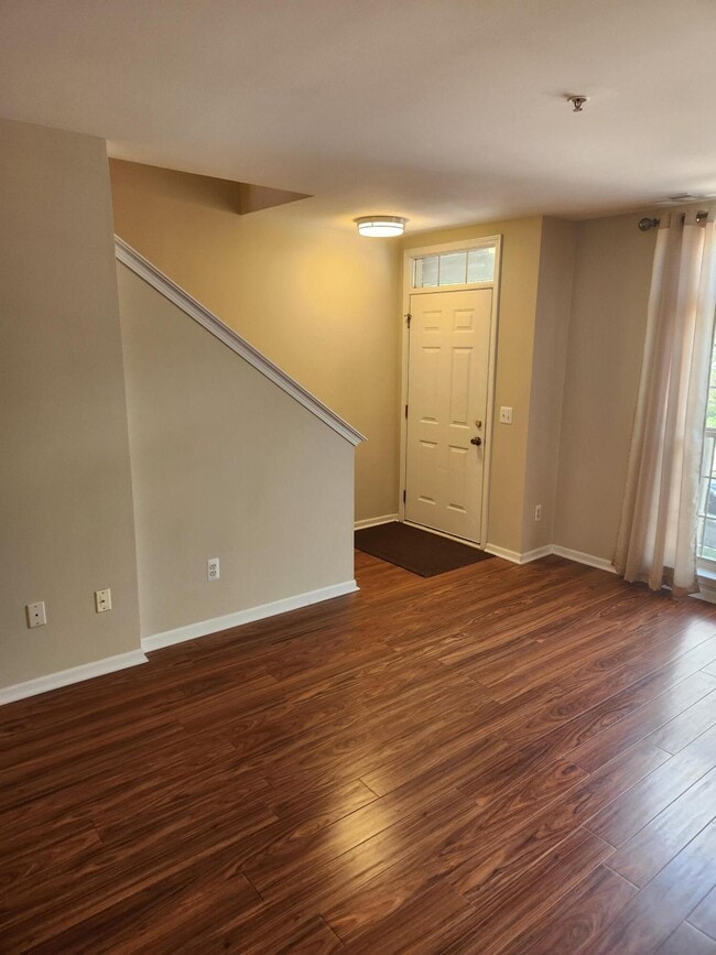 Building Photo - 39475 Springwater Dr