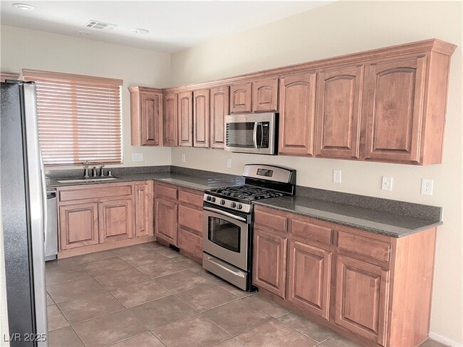 Building Photo - 12065 Hathaway Pines Dr