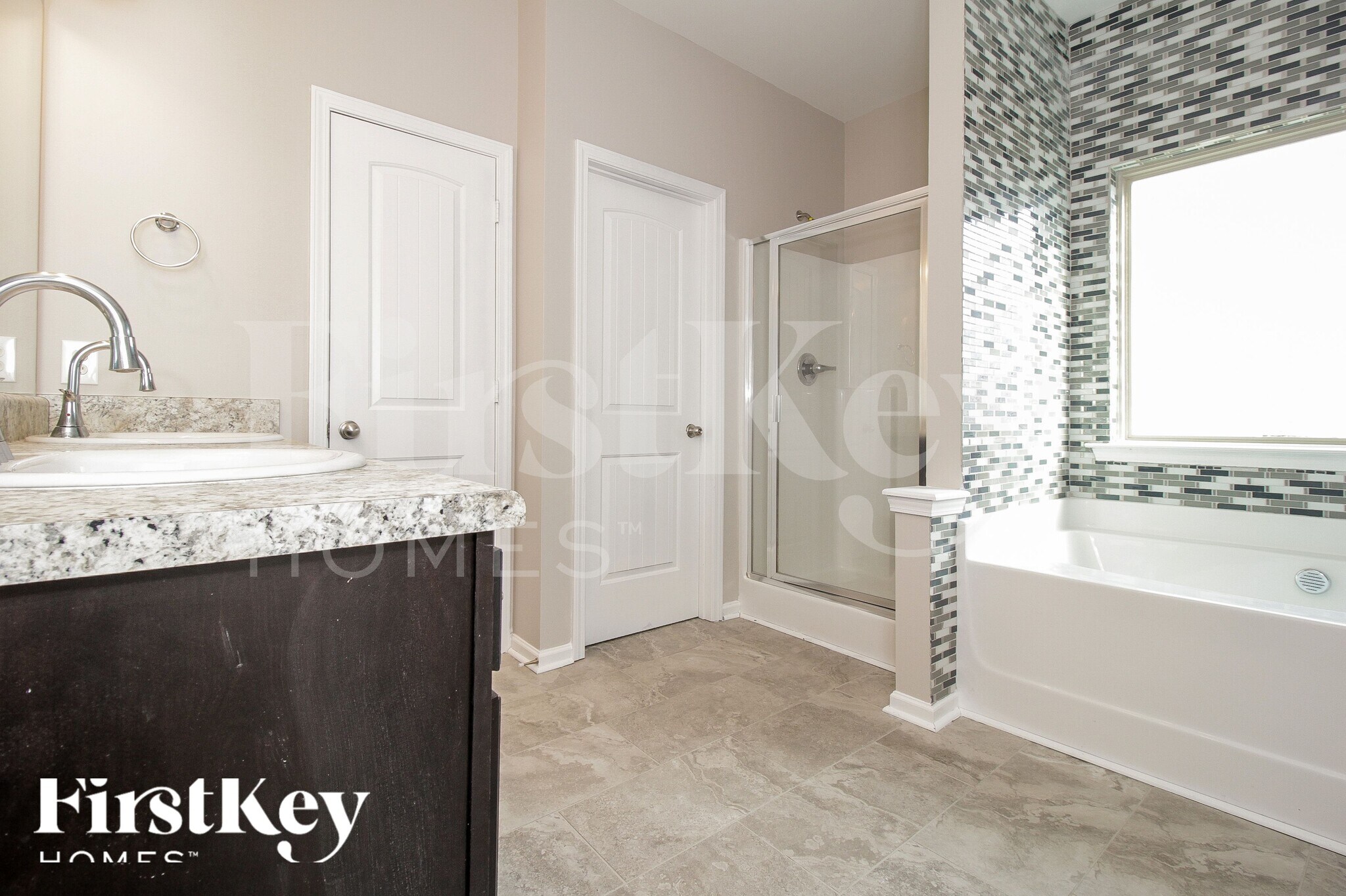 Building Photo - 3 Miles Dr