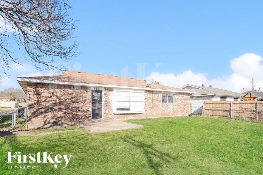 Building Photo - 612 Coolwood Ln