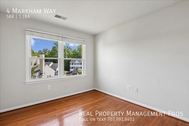 Building Photo - 4 Markham Way