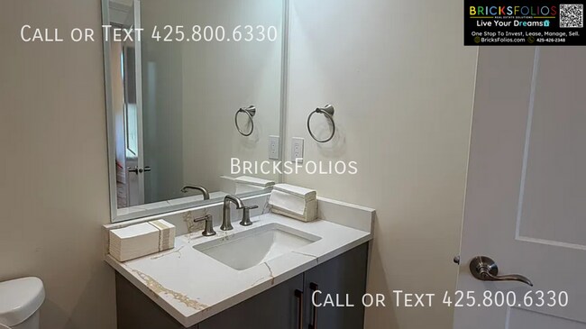 Building Photo - 8327 NE Juanita Dr