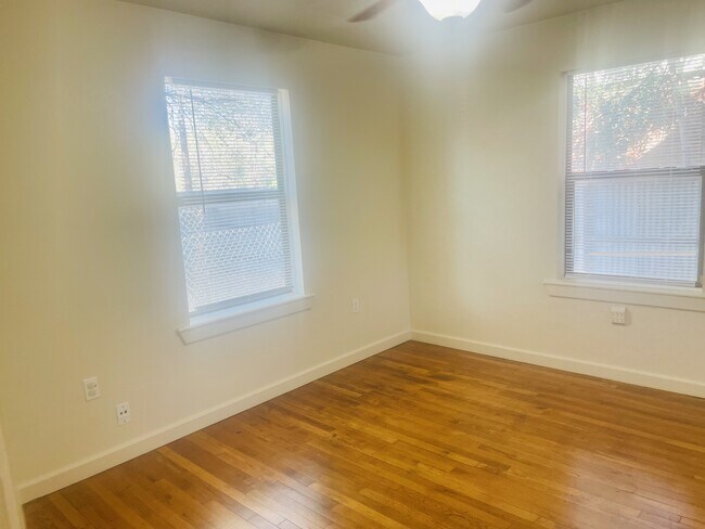 Building Photo - 1502 Avenue S