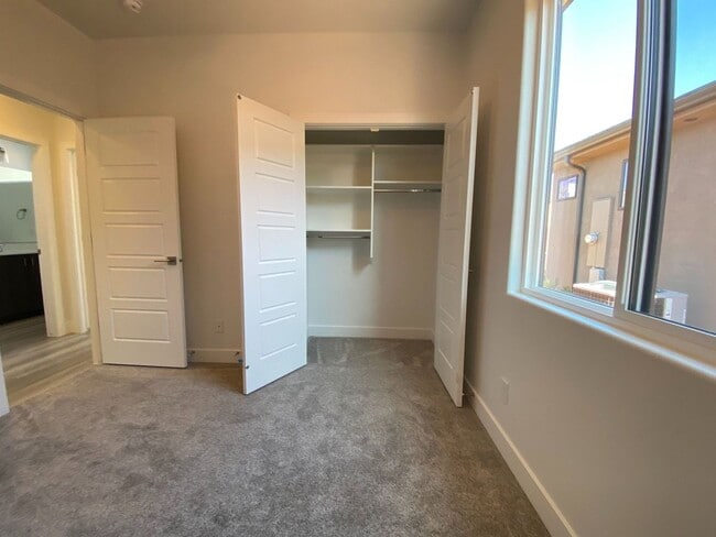 Building Photo - Green Springs Home near Golf Course and Sh...
