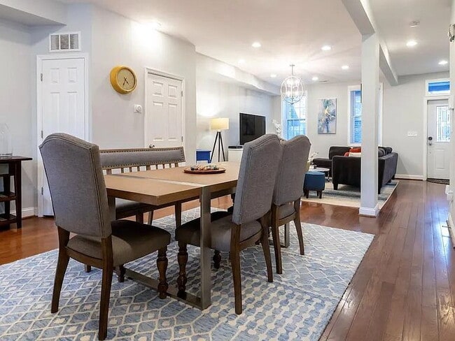 Building Photo - "Spacious 3-Bed, 3-Bath Urban Retreat in Vibrant Washington, DC Neighborhood!"