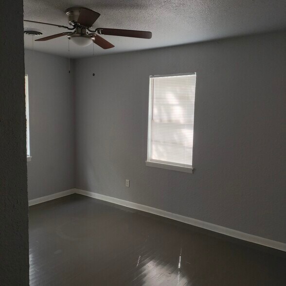 Building Photo - 2106 Brantley Ave