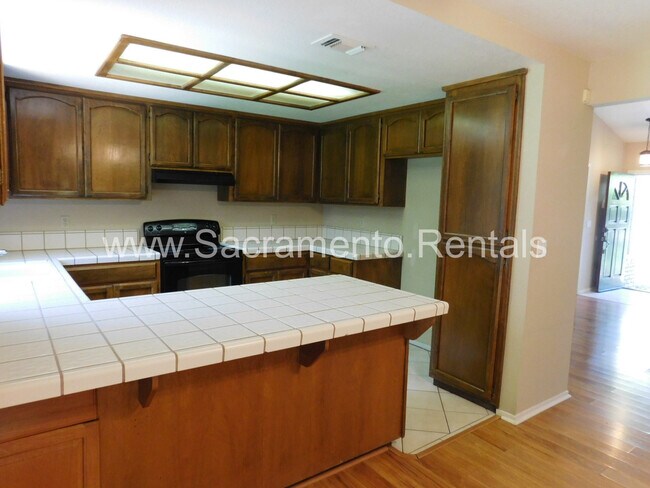 Building Photo - 7452 Santa Susana Way