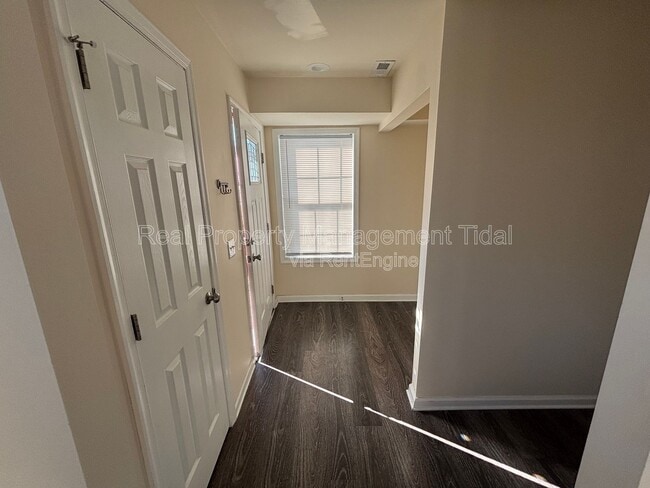 Building Photo - 459 Charter Oak Dr