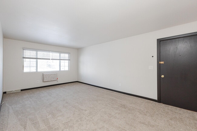 Building Photo - 721 Princeton Ct