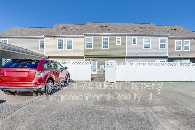 Building Photo - 304 Oldbury Ln