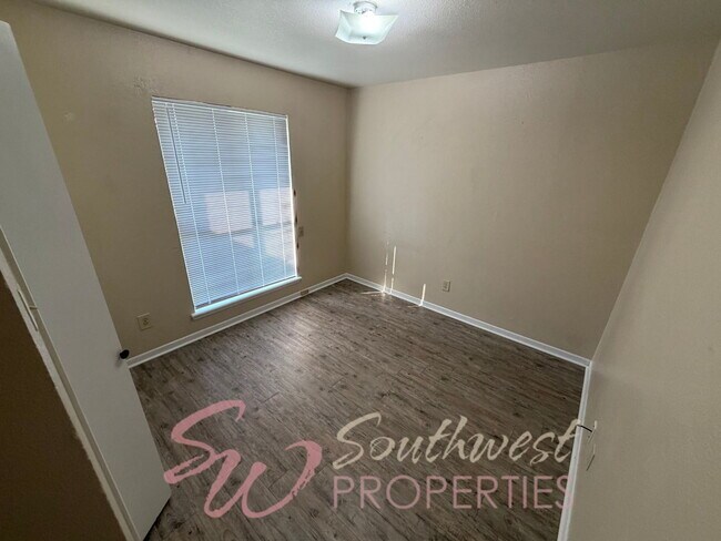 Building Photo - 3 bedroom 2 bath in an excellent neighborhood