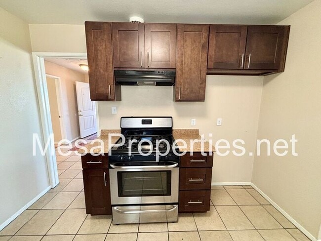 Building Photo - 1210 Oasis Dr