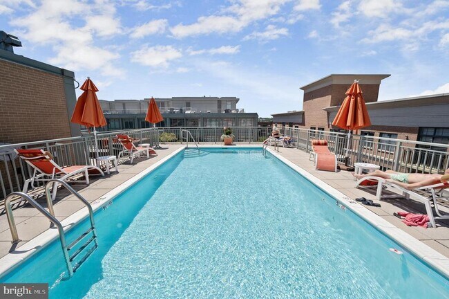 Building Photo - 2425 L St NW