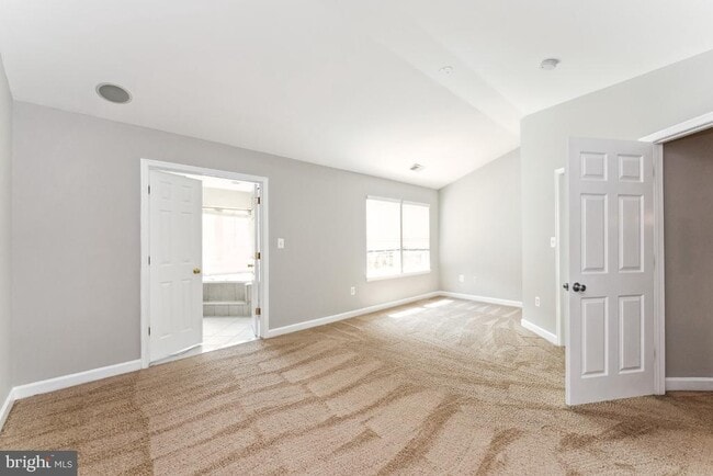 Building Photo - 4273 Upper Park Dr