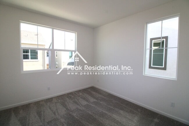 Building Photo - Newer 4bd/3ba Folsom Home with 2 Car Garage