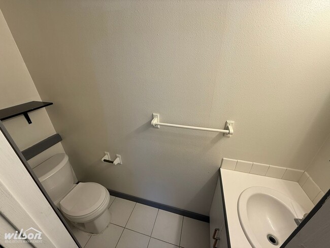 Building Photo - Modern Townhouse Living – 3 Beds, 2.5 Bath...