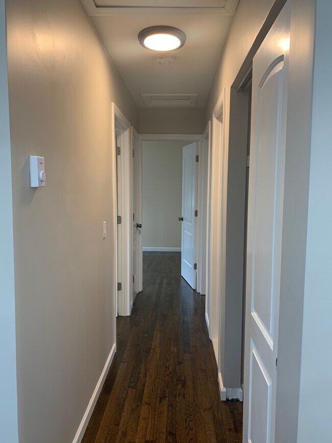 Building Photo - 573 Spur Dr N