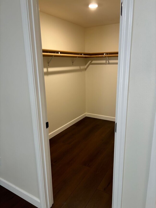 Building Photo - 4 Bed Home 20 Minutes From Mt. Bachelor
