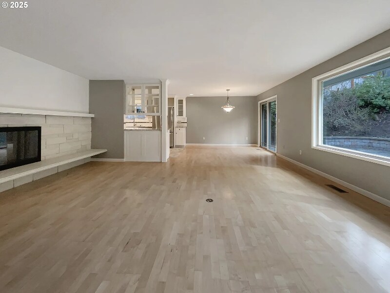Building Photo - 1690 SW Woodland Terrace
