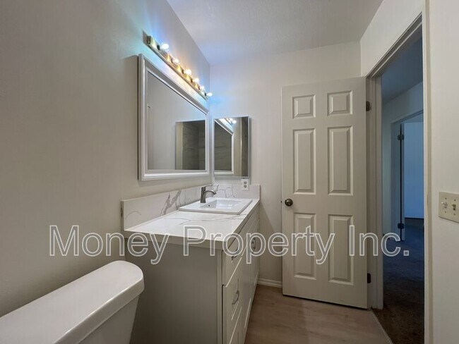 Building Photo - 1766 Bristol Ct