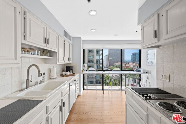Building Photo - 10790 Wilshire Blvd