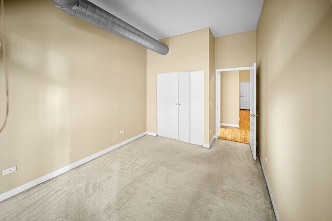 Building Photo - 910 W Madison St