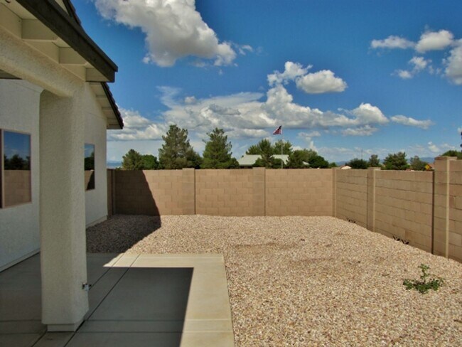 Building Photo - 3BR/2BA/2CG, 1423 sq.ft. rental in the Holiday subdivision, Sierra Vista, AZ