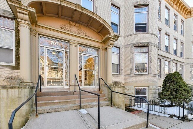 Building Photo - 36 Winchester St