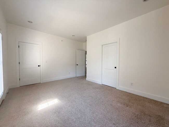 Building Photo - 4-Bedroom Home with Pool Access and Stainless Steel Appliances Near Downtown Cookeville