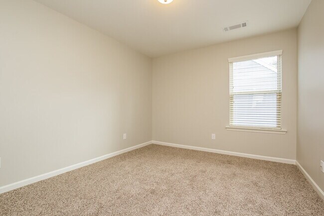 Building Photo - 5051 Saphire Ct