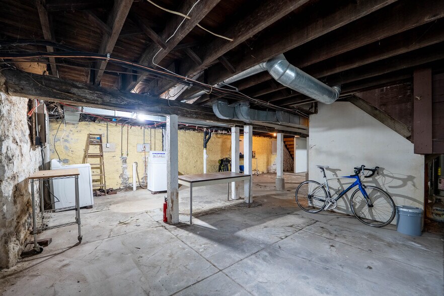 Building Photo - 3972 Russell Blvd