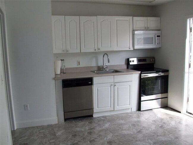 Building Photo - 529 Washington Palm Loop