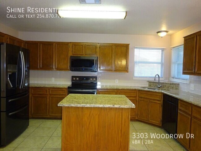 Building Photo - 3303 Woodrow Dr