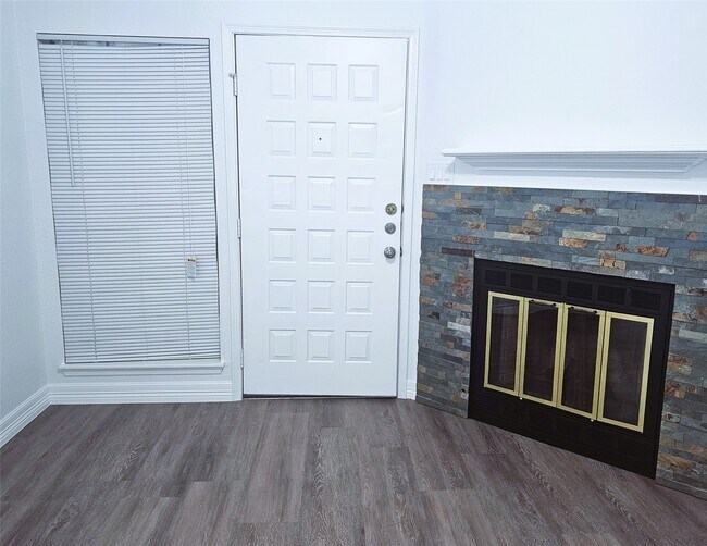 Building Photo - 921 Marine Dr