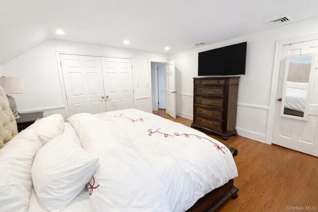 Building Photo - 2345 Lancaster Ave