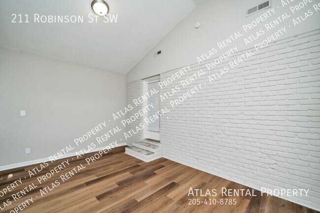 Building Photo - 211 Robinson St SW