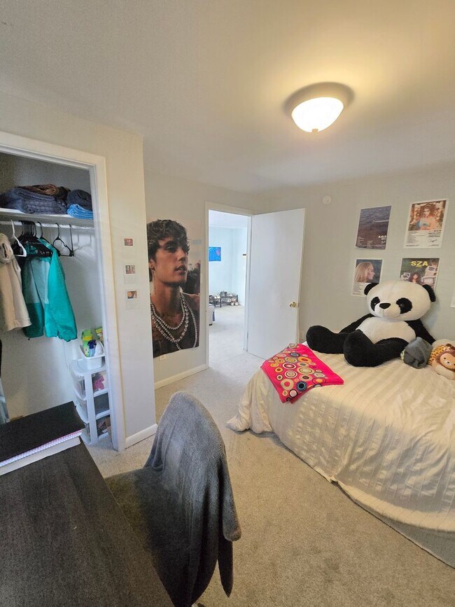 Building Photo - 72A