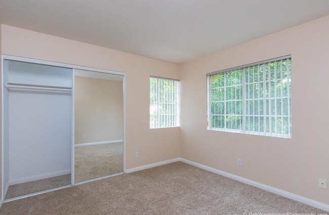 Building Photo - 10878 Creekbridge Pl