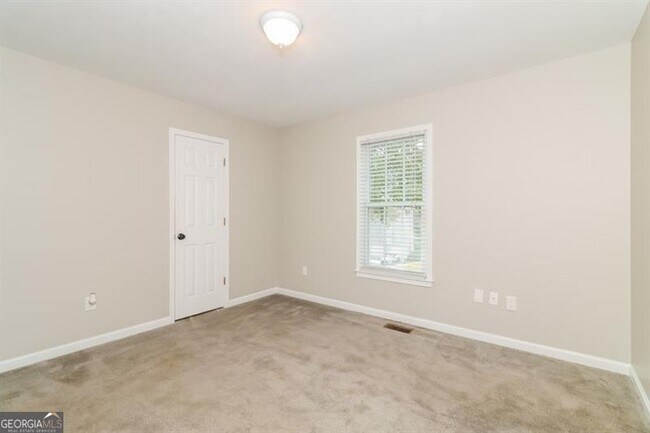 Building Photo - 30 Bramblewood Trail SW