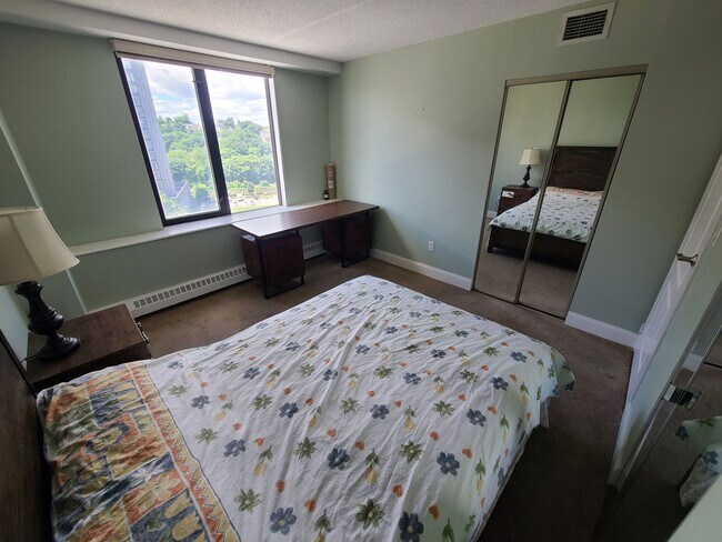 Building Photo - Seasons Condominium