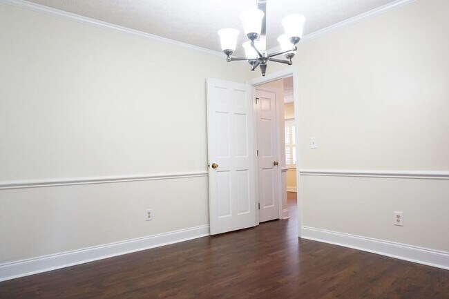 Building Photo - 318 Foxhall Ct