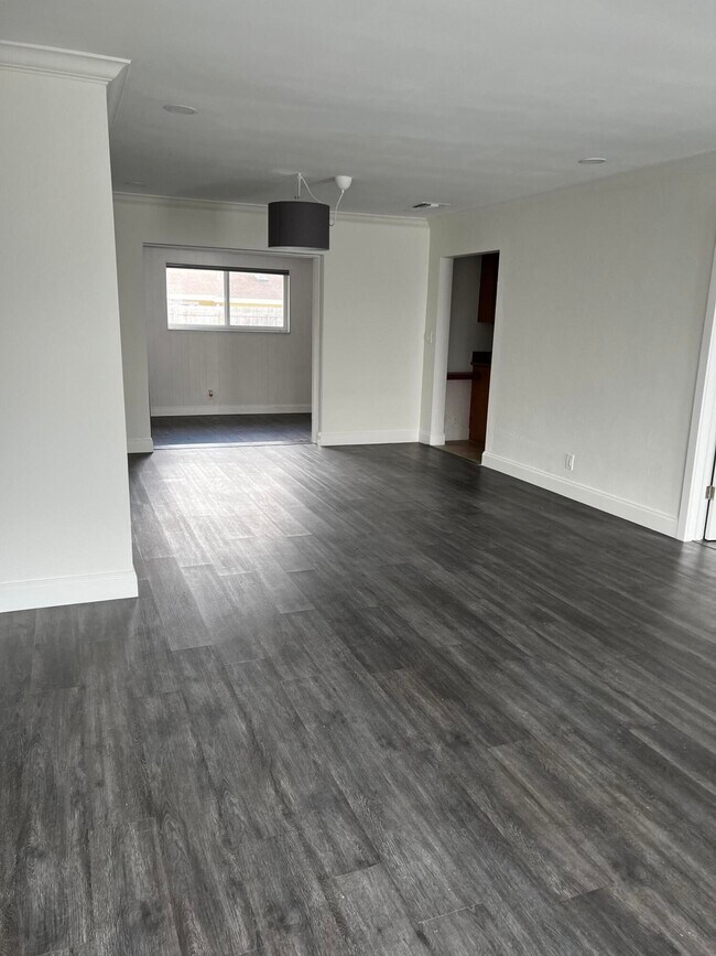 Building Photo - 750 NW 44th Ave