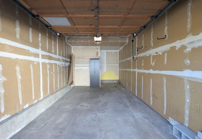 Building Photo - 3bd 2.5 bath Townhome for Rent, also on market for sale