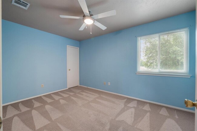 Building Photo - 1016 Peggotty Pl