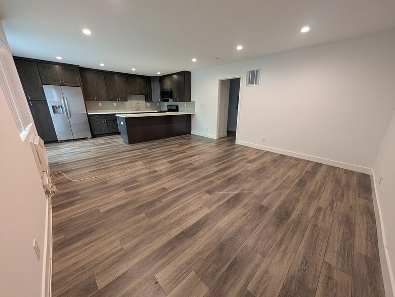 Building Photo - 739 N Sweetzer Ave