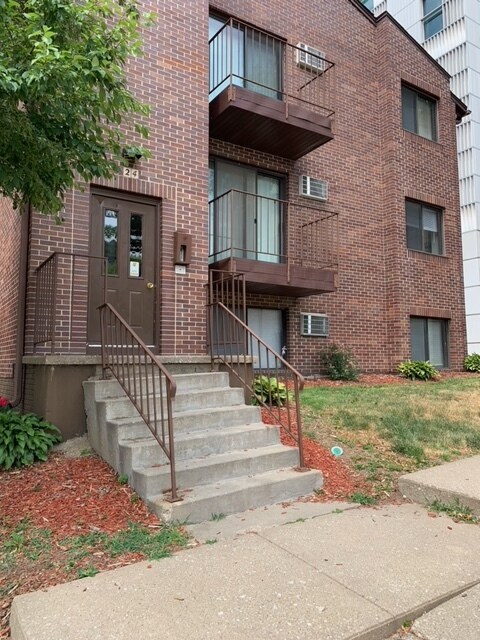 Primary Photo - 24 E Court St
