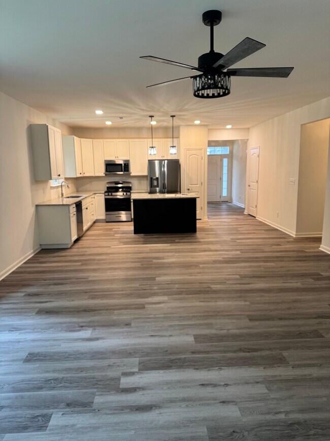 Building Photo - 145 Leander Dr