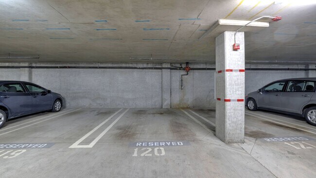 Building Photo - 2bd/1.75ba Bellevue Condo