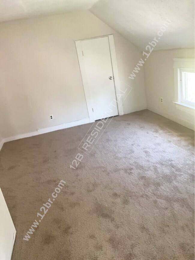 Building Photo - 4-Bedroom Home in Miles Home Neighborhood