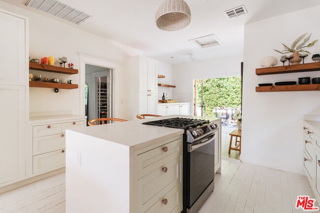 Building Photo - 1163 Nelrose Ave